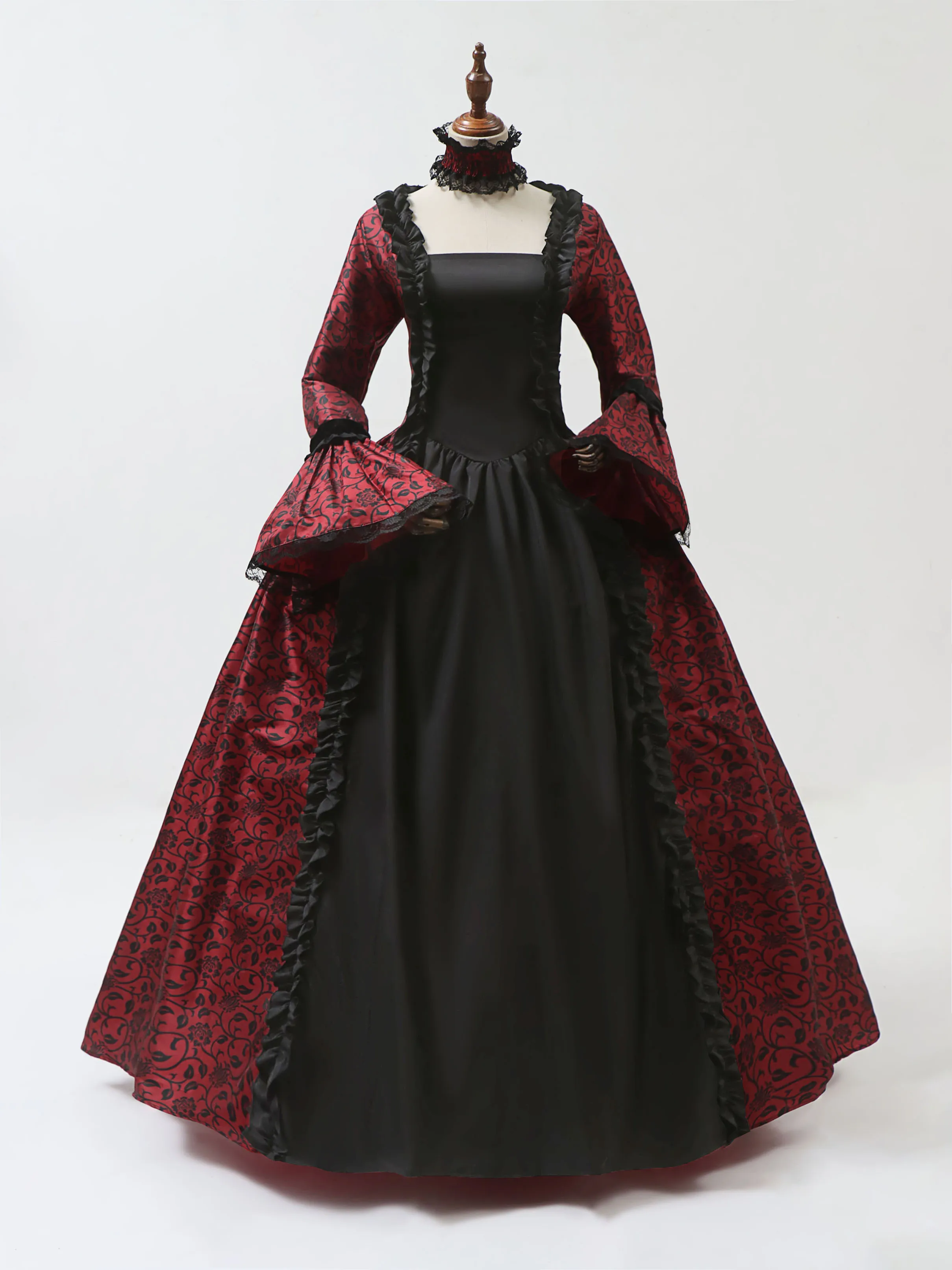 Evening Gown - فستان ماري أنطوانيت التأثيري من القرون
